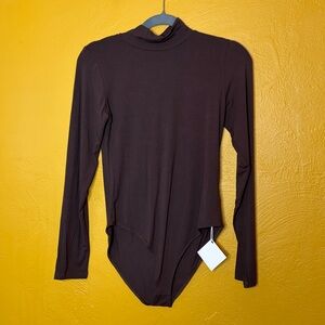 Trenliver NWT Brown Long Sleeve mock neck turtleneck Bodysuit Sz. M. Super soft.
